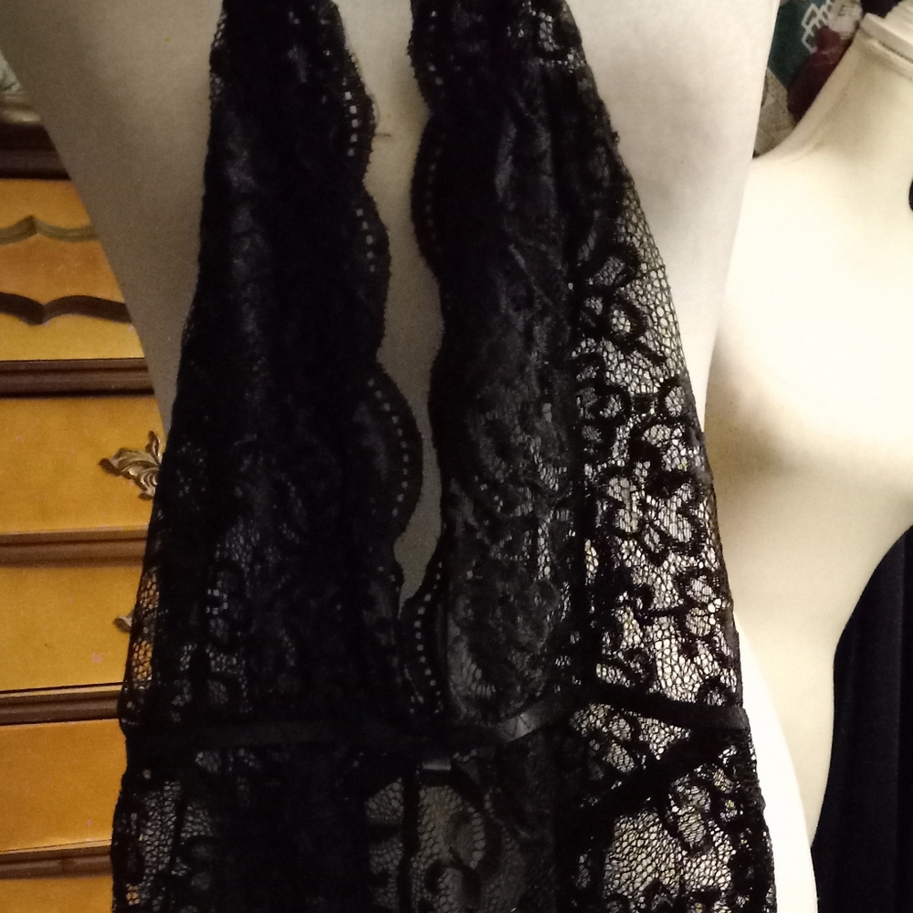 New,sexy revealing sheer black lace stretch bodysuit v low cut front& back sizem